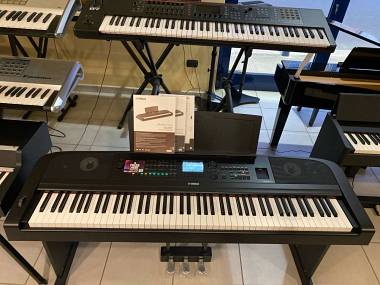Yamaha DGX 670 Black + SUPPORTO + PEDALIERA (TRASPORTO GRATIS) - Immagine 0