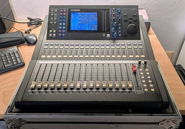 Yamaha LS9-16 ottime condizioni con flightcase e MY8-AD24